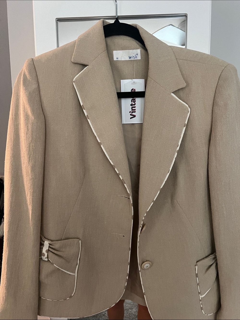 Vintage tan blazer with bow pockets